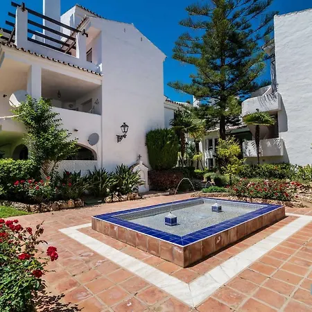 Apartment Modern 2 Bedroom Penthouse W/ Terrace, Pool & Bbq