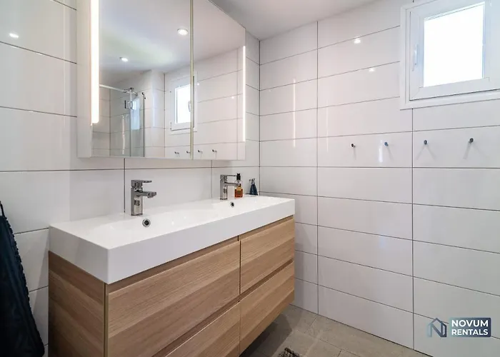 Modern 2 Bedroom Penthouse W/ Terrace, Pool & Bbq
