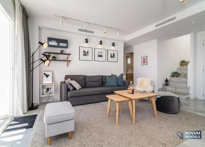 Modern 2 Bedroom Penthouse W/ Terrace, Pool & Bbq Apartment