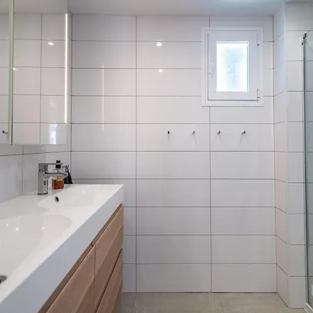 דירה Modern 2 Bedroom Penthouse W/ Terrace, Pool & Bbq