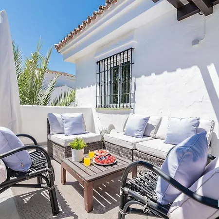 Modern 2 Bedroom Penthouse W/ Terrace, Pool & Bbq Appartement