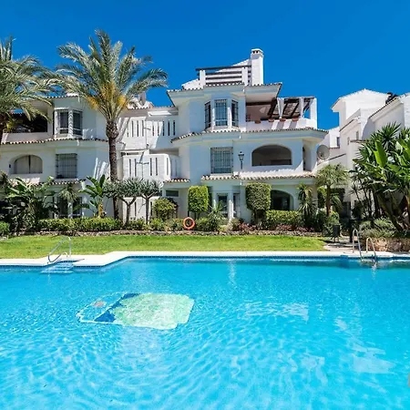 Appartement Modern 2 Bedroom Penthouse W/ Terrace, Pool & Bbq