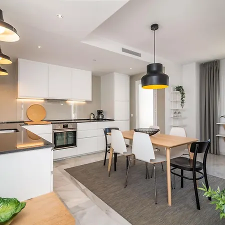 Modern 2 Bedroom Penthouse W/ Terrace, Pool & Bbq Appartement