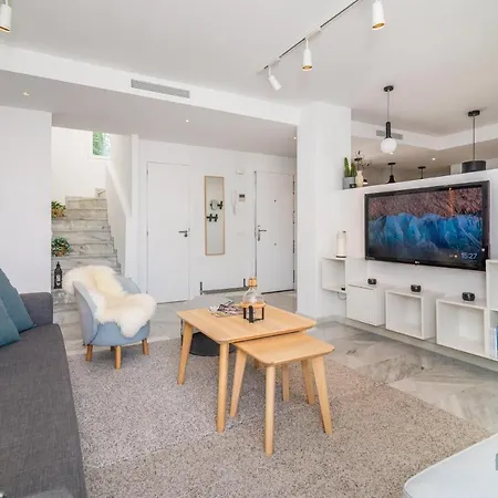 Modern 2 Bedroom Penthouse W/ Terrace, Pool & Bbq Μαρμπέλλα