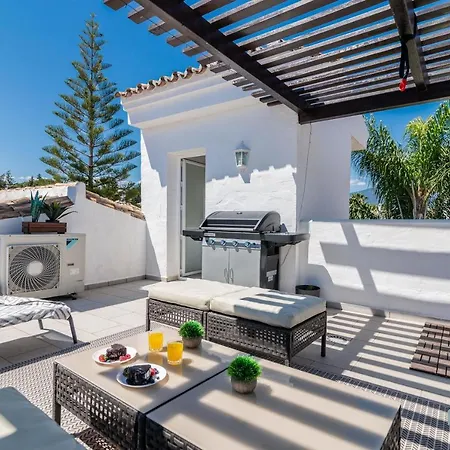 Modern 2 Bedroom Penthouse W/ Terrace, Pool & Bbq Μαρμπέλλα