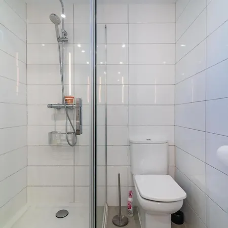 Modern 2 Bedroom Penthouse W/ Terrace, Pool & Bbq Appartement *