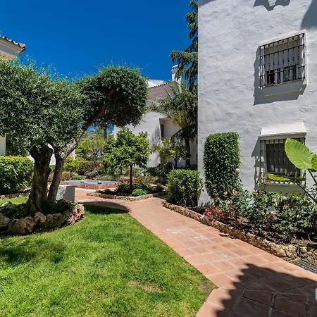 Modern 2 Bedroom Penthouse W/ Terrace, Pool & Bbq Marbellac