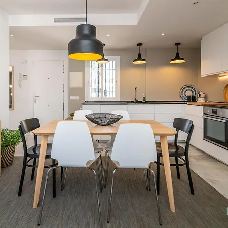 Modern 2 Bedroom Penthouse W/ Terrace, Pool & Bbq