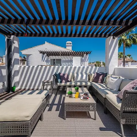 Modern 2 Bedroom Penthouse W/ Terrace, Pool & Bbq * 马尔韦利亚