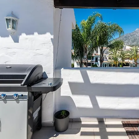 Modern 2 Bedroom Penthouse W/ Terrace, Pool & Bbq Appartement