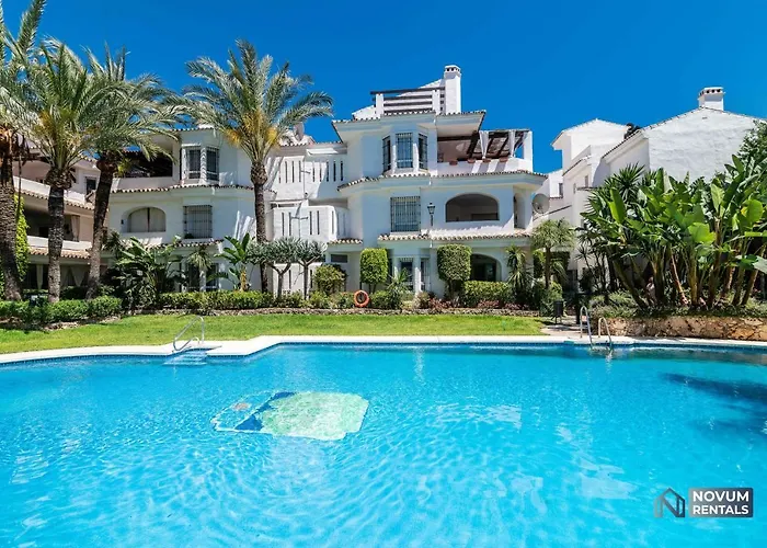 Appartement Modern 2 Bedroom Penthouse W/ Terrace, Pool & Bbq