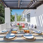 Modern 2 Bedroom Penthouse W/ Terrace, Pool & Bbq Appartement *
