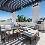Modern 2 Bedroom Penthouse W/ Terrace, Pool & Bbq Appartement Marbella