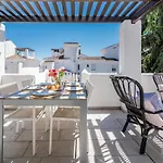 Modern 2 Bedroom Penthouse W/ Terrace, Pool & Bbq