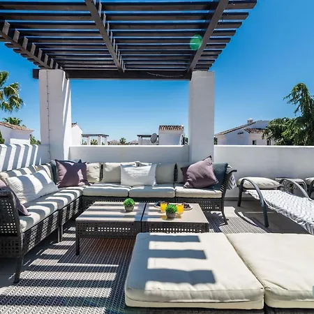 Modern 2 Bedroom Penthouse W/ Terrace, Pool & Bbq Apartman *