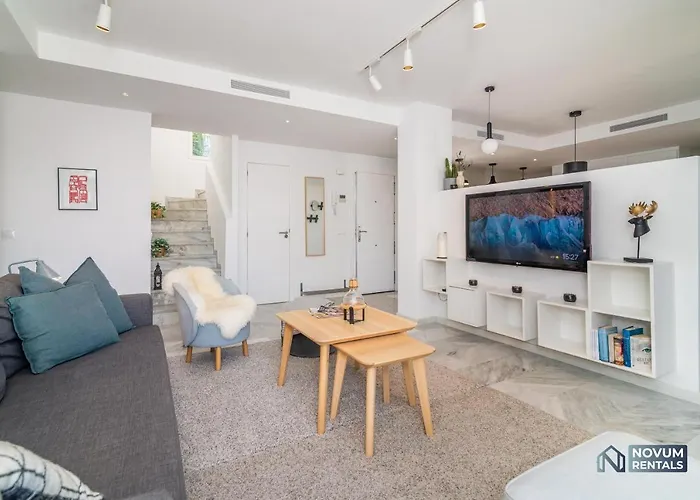 Modern 2 Bedroom Penthouse W/ Terrace, Pool & Bbq Marbella