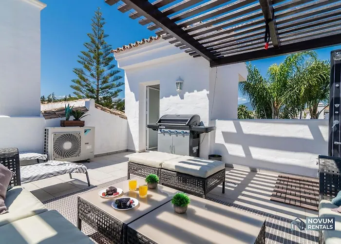 Modern 2 Bedroom Penthouse W/ Terrace, Pool & Bbq Marbella