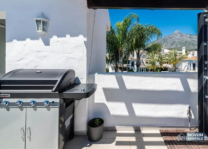 Modern 2 Bedroom Penthouse W/ Terrace, Pool & Bbq Apartman
