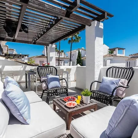 Apartamento Modern 2 Bedroom Penthouse W/ Terrace, Pool & Bbq Marbella