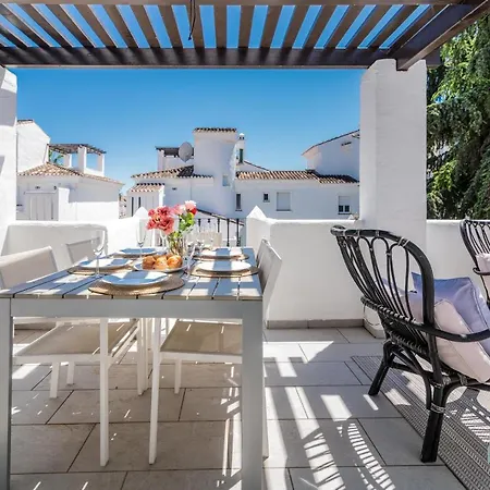 Modern 2 Bedroom Penthouse W/ Terrace, Pool & Bbq